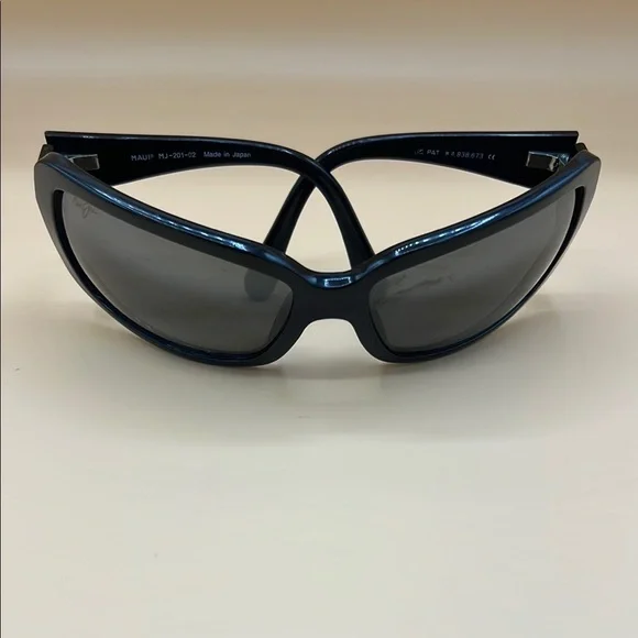 Used - Maui Jim MJ201-02 Black / Grey 
Sunglasses - Picture 2 of 13